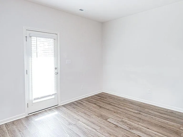 121 Maple Spring Trl — Photo 5