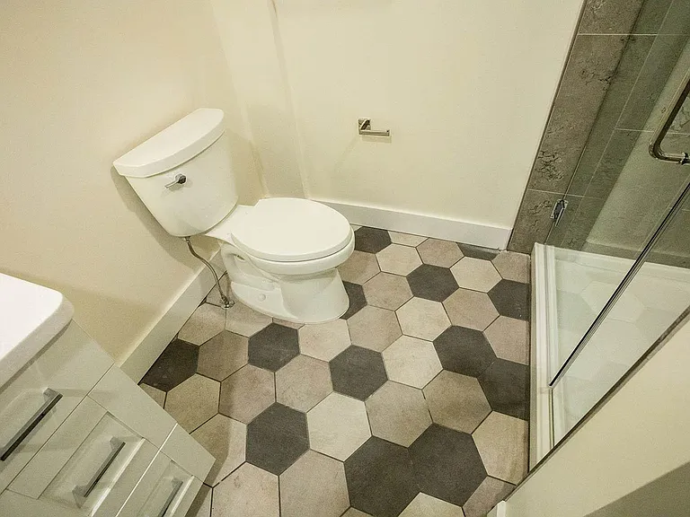 411 W Portage Ave #7 — Photo 29
