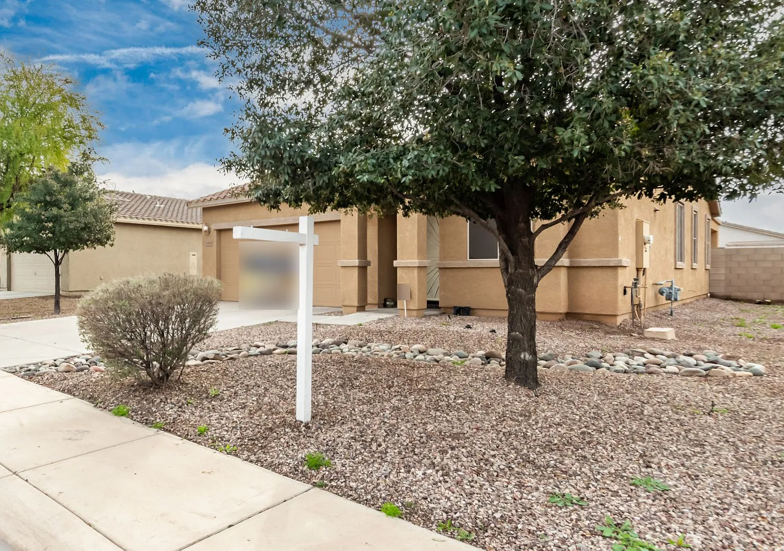 Attractive 3 bed, 2 bath home — Photo 3