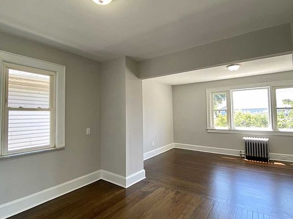 4th image of 68 Wallace St Floor 1