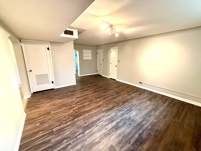3261 S Pearl St — Photo 10