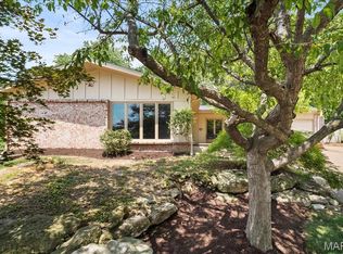 8 Greenbriar Ct, Saint Charles, MO