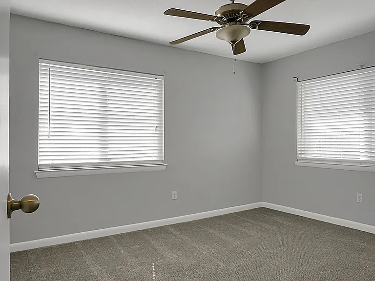 273 Alexandra Dr #11 — Photo 27