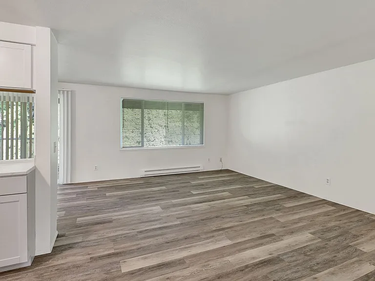 1060 York St — Photo 7