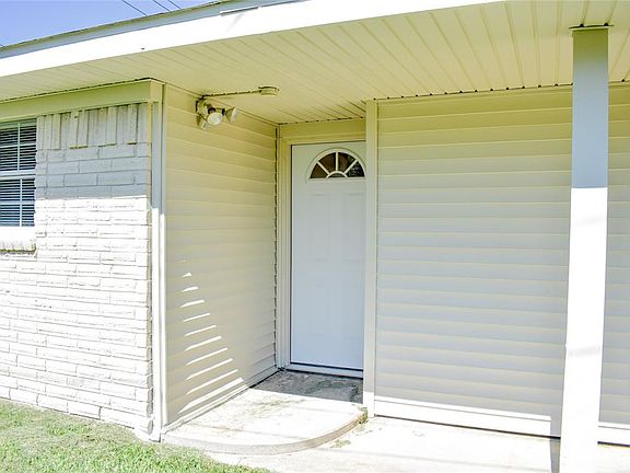 2nd image of 3306 Mission Valley Dr