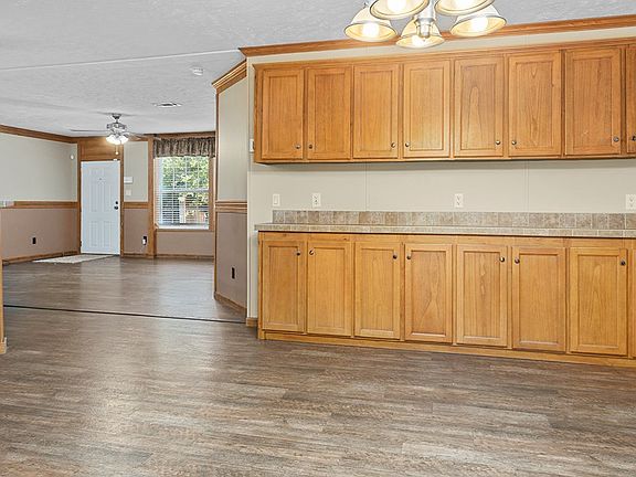 3rd image of 370 John Lucy Ln