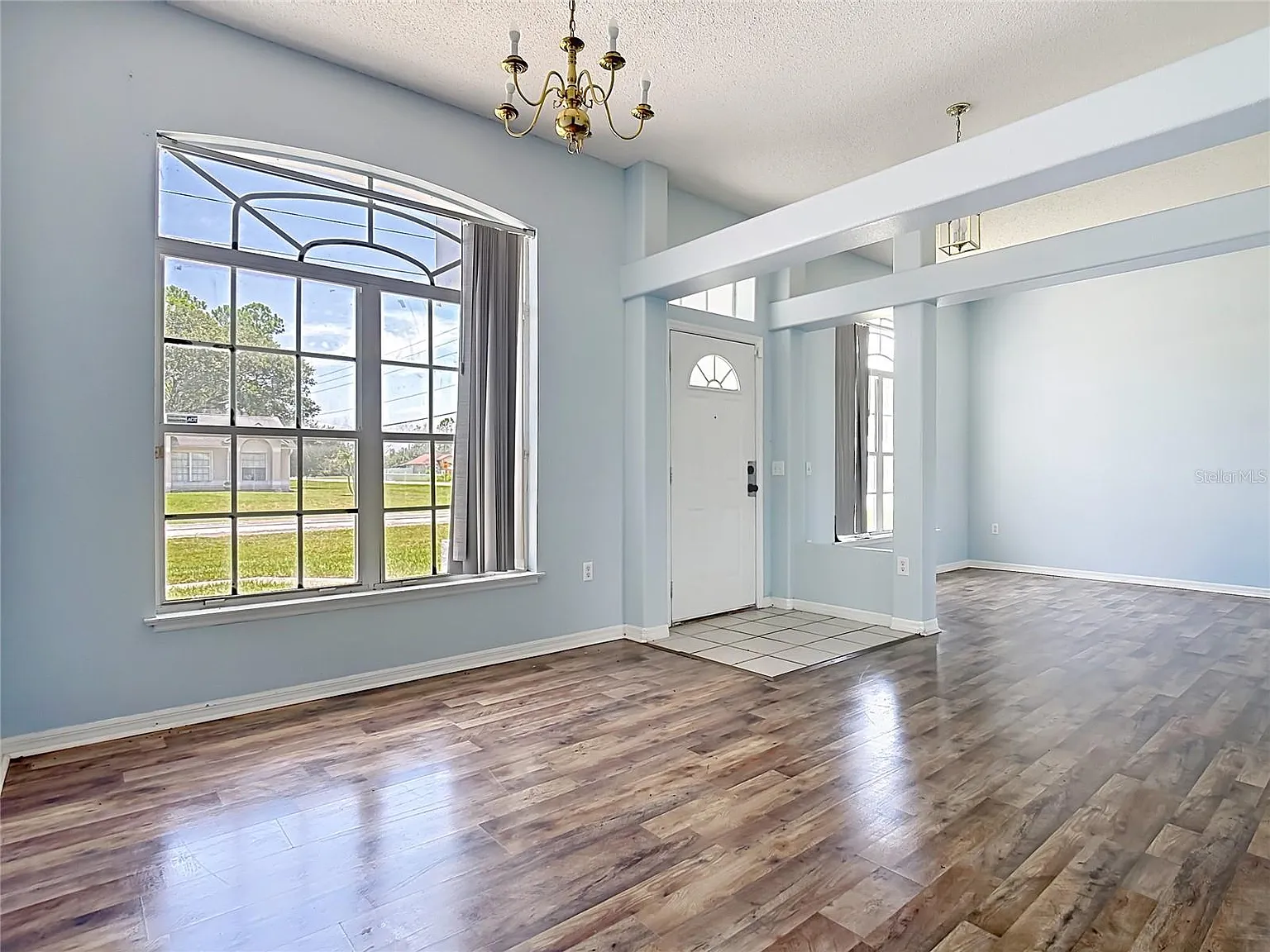 3 bed, 2.0 bath, 1926 sqft, $1,700 — Photo 3