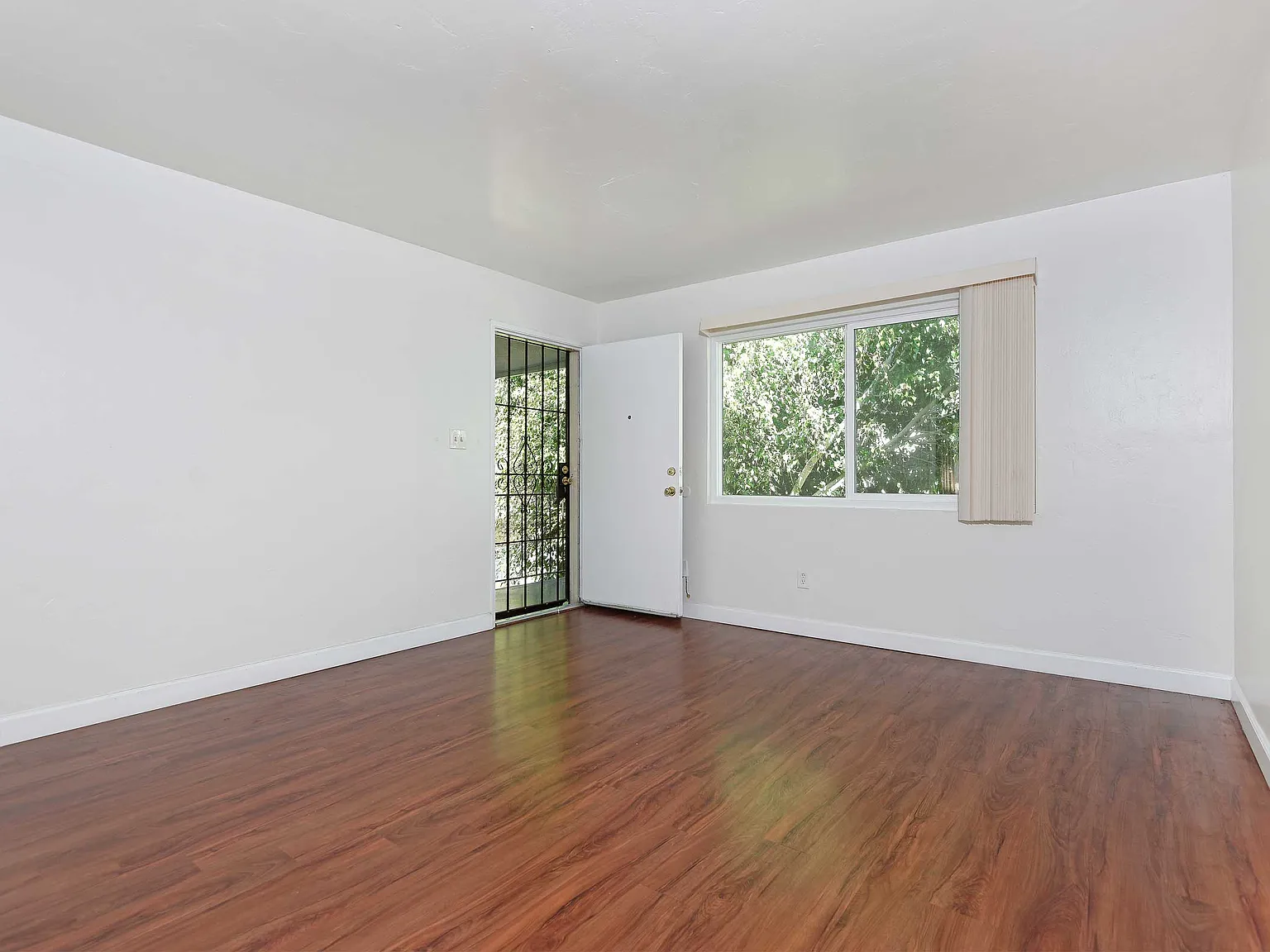 2 bed, 900 sqft, $2,395 — Photo 3
