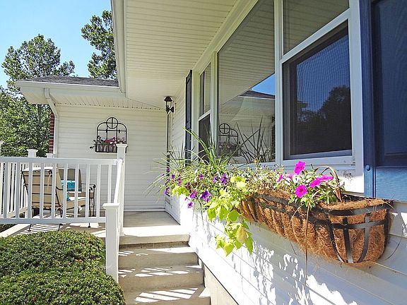 3rd image of 6097 Melnor Dr