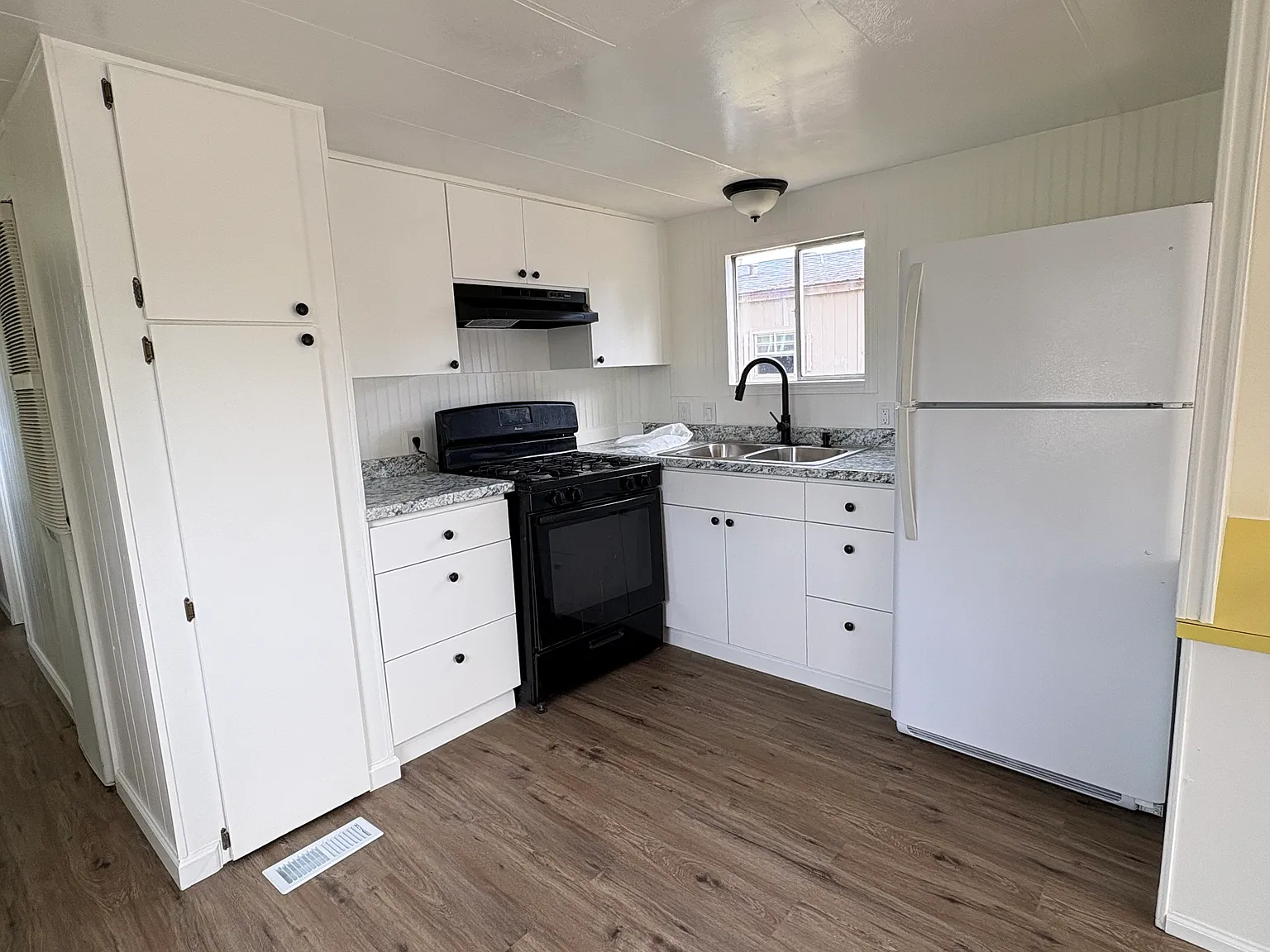 2 bed, $1,400 — Photo 3