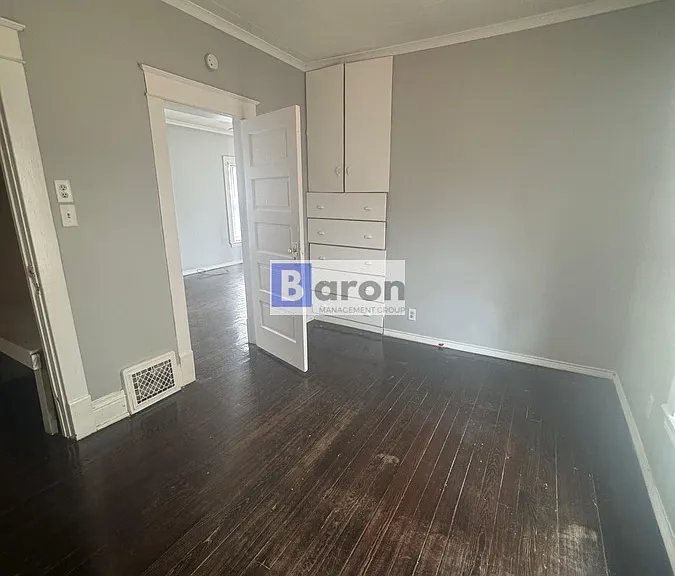 1046 N Elmer St — Photo 4