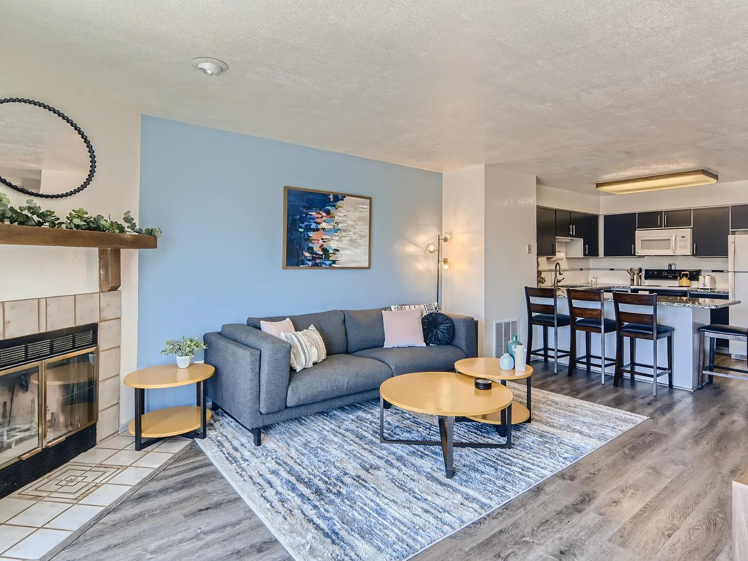 520 Superior St — Photo 2
