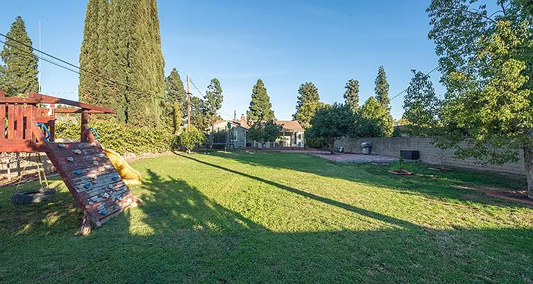 540 N Park Ln — Photo 2