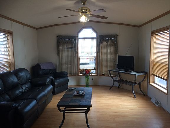 5th image of 16 Beach Plum Dr