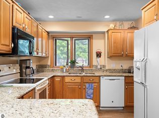 6530 Mission Rdg, Traverse City, MI 49686