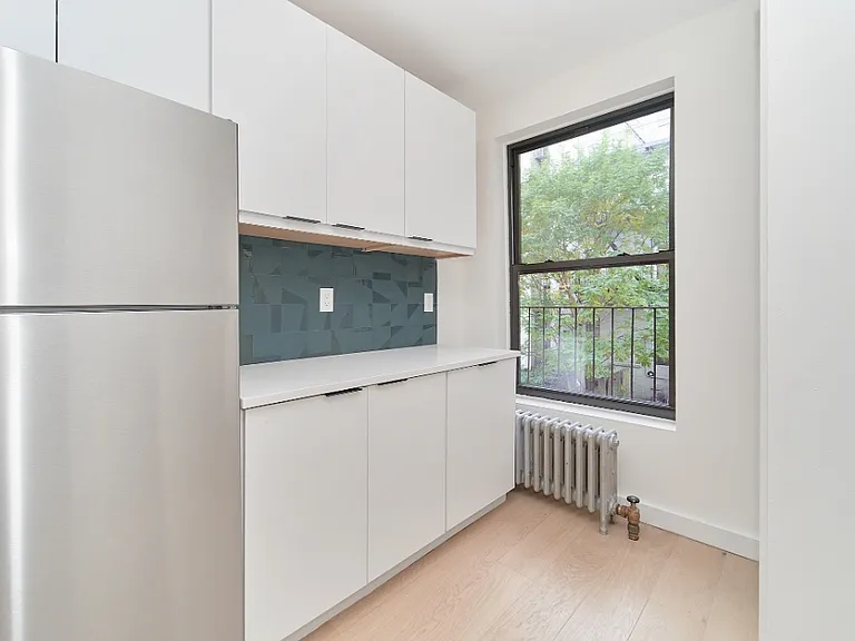 318 E 90th St #2E — Photo 2
