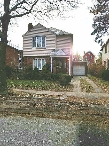 1st image of 6418 Cromwell Cres