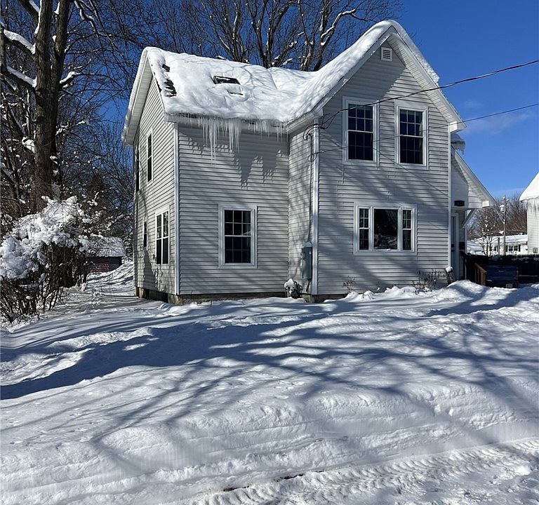 1st image of 1028 Holcomb St