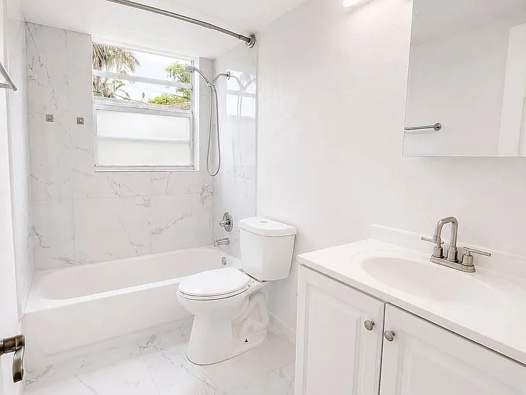 650 SW 15th Ave #1-10 — Photo 4