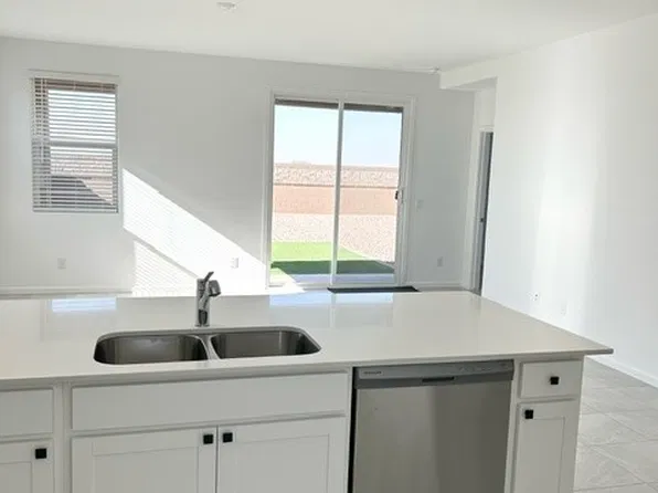 37728 N Front Runner Ln, San Tan Valley, AZ 85140