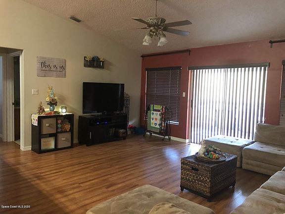 3rd image of 5550 Meadow Oaks Ave