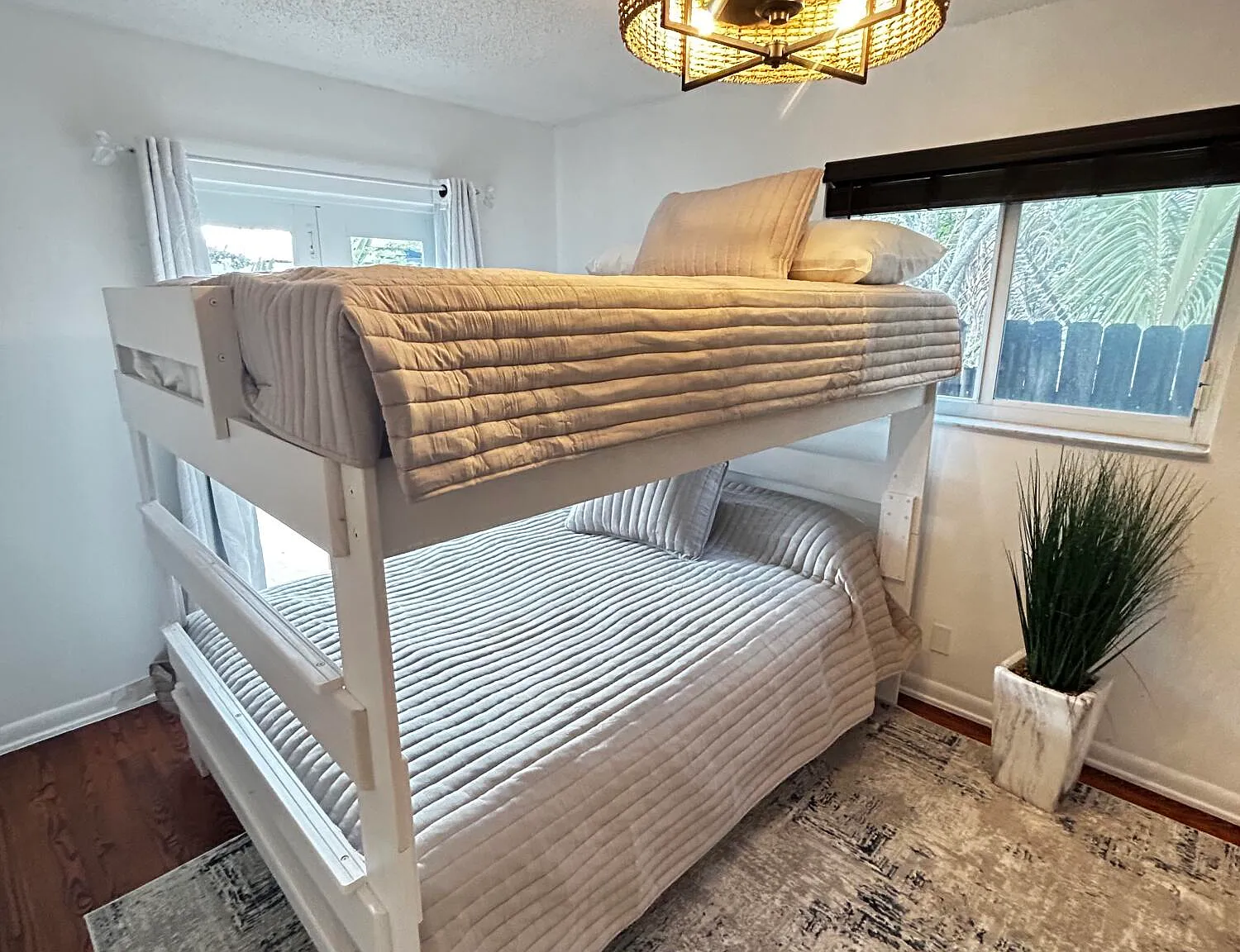 2 bed, 1.0 bath, 1000 sqft, $3,200 — Photo 4
