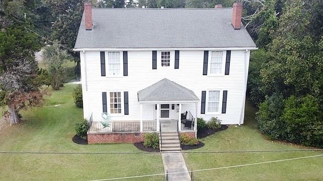 1st image of 202 Veazey St