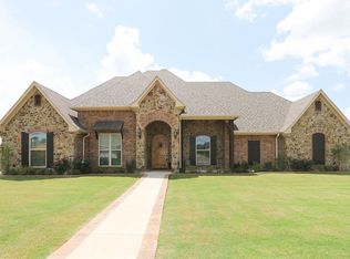 203 Babatwa Ln, Bullard, TX 75757