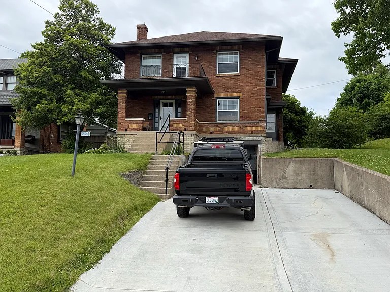 724 S Grand Ave — Photo 15