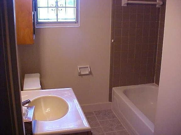 4th image of 510 Appleton Dr