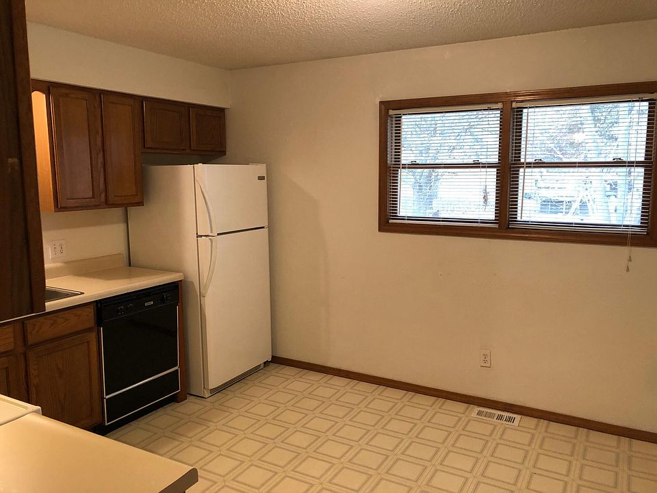 2nd image of 1302 E 10th St APT F