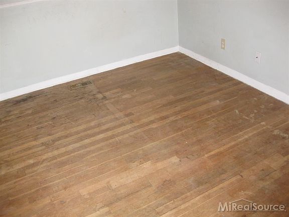 5th image of 15790 Flanagan St