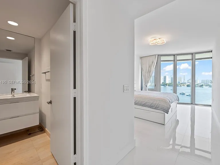 17301 Biscayne Blvd #811 — Photo 33