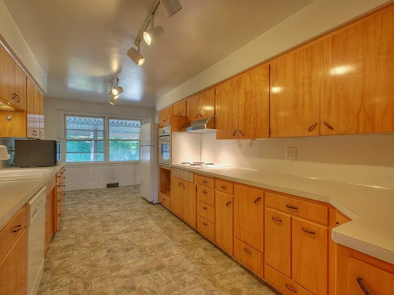 1158 Aberdeen Ave NE — Photo 9