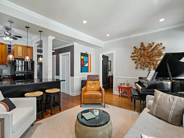 70 E Scott St #308 — Photo 9