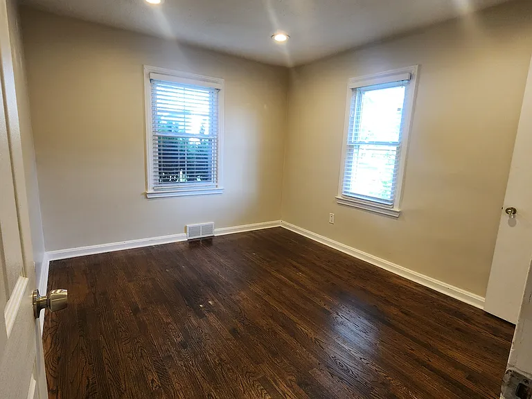 30066 Brentwood St — Photo 8