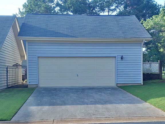 Attached 2 car garage