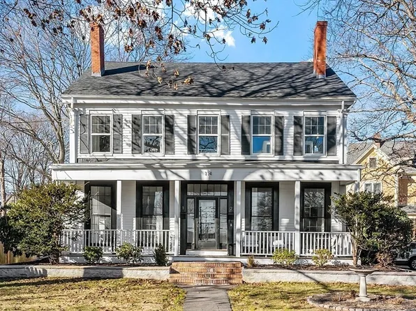 114 Cottage St #1, Melrose, MA 02176