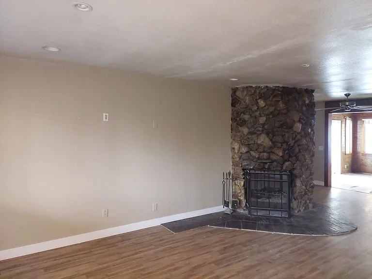 1490 Seminole Dr — Photo 4