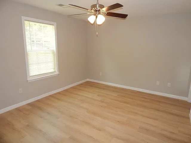 415 Laurel Grove Ct — Photo 16