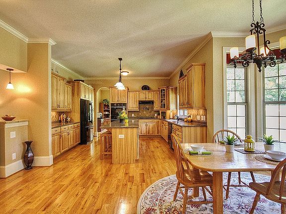 4th image of 135 Teague Dr
