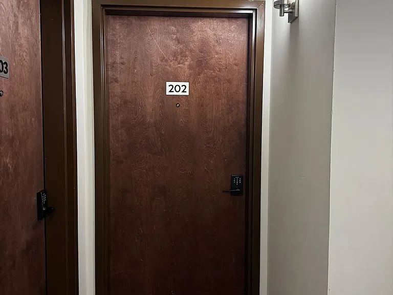 1201 N Central St #202 — Photo 2