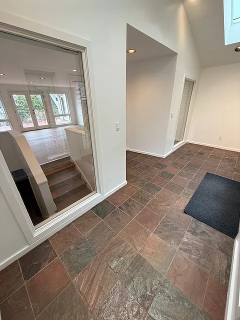 3 bed, 4769 sqft, $5,500 — Photo 3