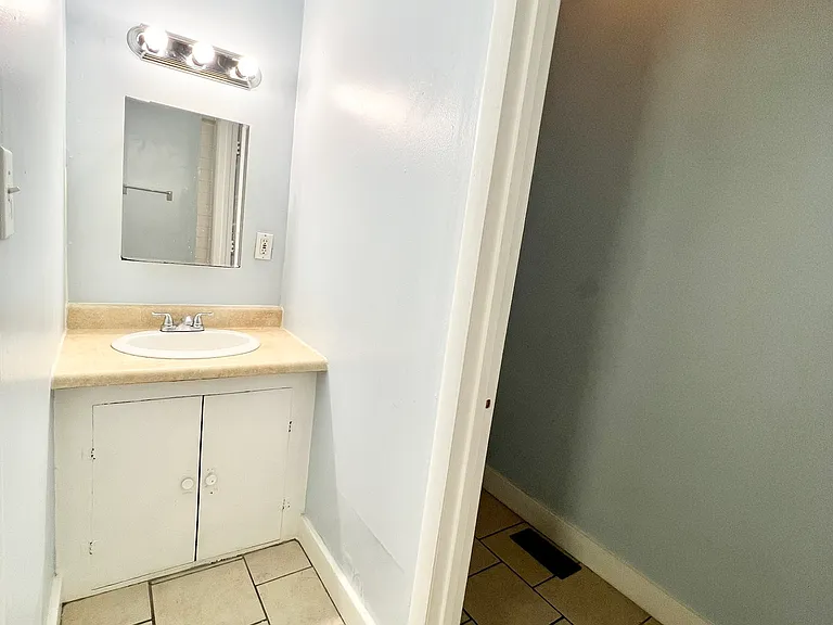 214 N 17th St #2 — Photo 11