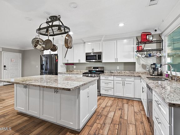 3rd image of 3710 E ARBOR Circle