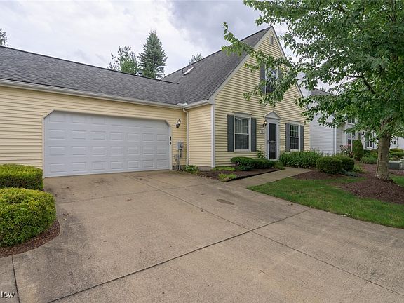 2nd image of 591 Parkside Ln #6
