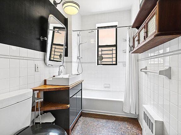 3rd image of 54 E 129th St APT 6B