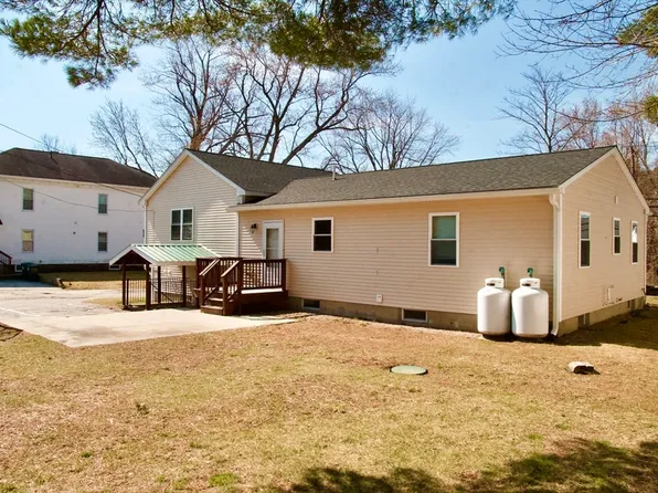 394 Main St, Oxford, MA 01540