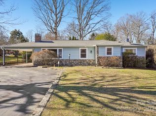 511 Oak Grove Rd, Flat Rock, NC 28731