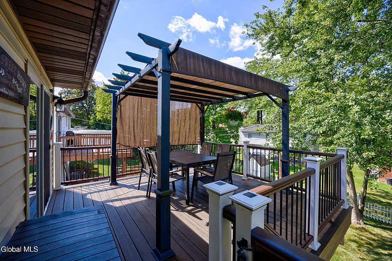 4th image of 89 Mountain View Avenue
